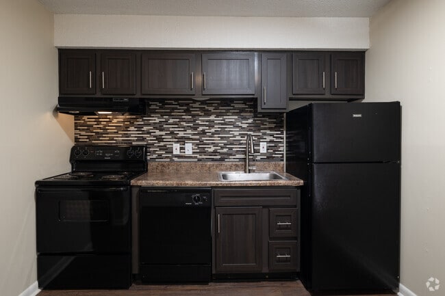 1BR, 1.5BA - 660SF | The Chestnut - Hills at Oakwood