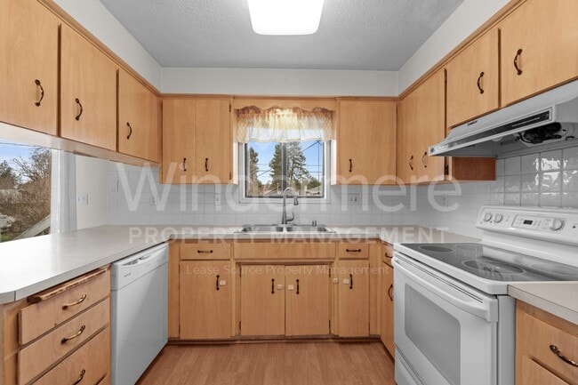 Photo - Beautiful Family Home ! Spring Special !! 50% Off first months rent.