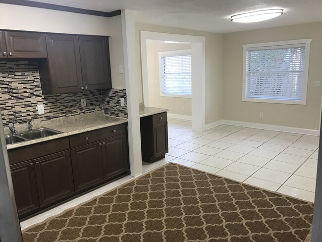 Photo - 5 Bedroom Home Close to Downtown