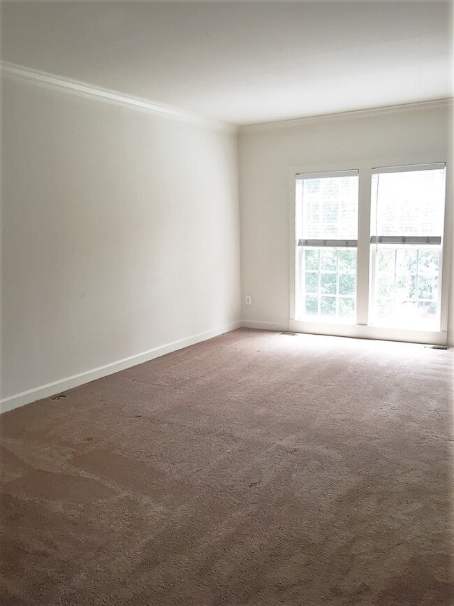 Photo - Spacious Townhouse in the City!