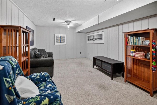 5216-5218 Shorecrest Dr