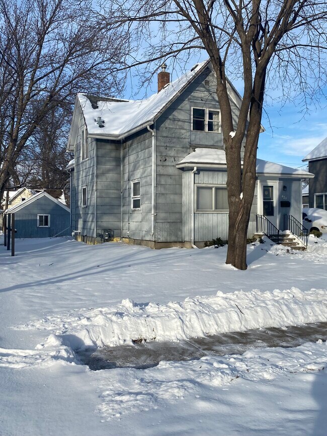 Photo - 420 W College St