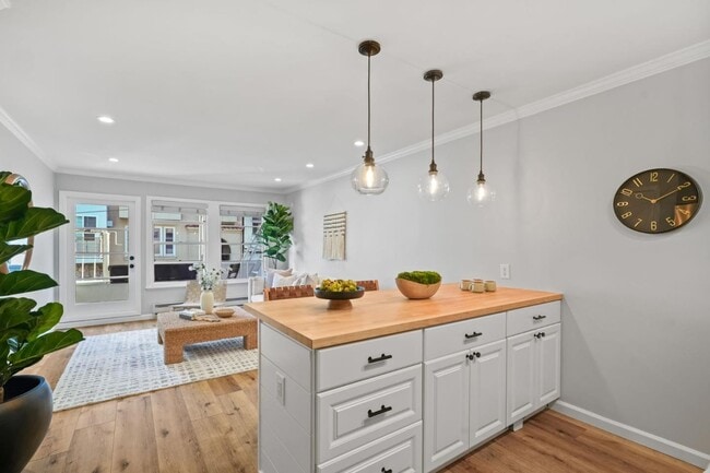 Photo - 1250 Clay St