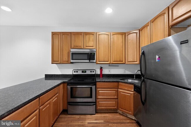 Photo - 1729 Master St