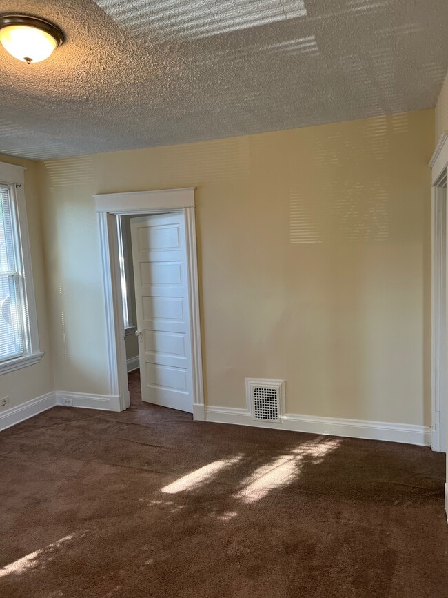 Photo - 905 Suire Ave