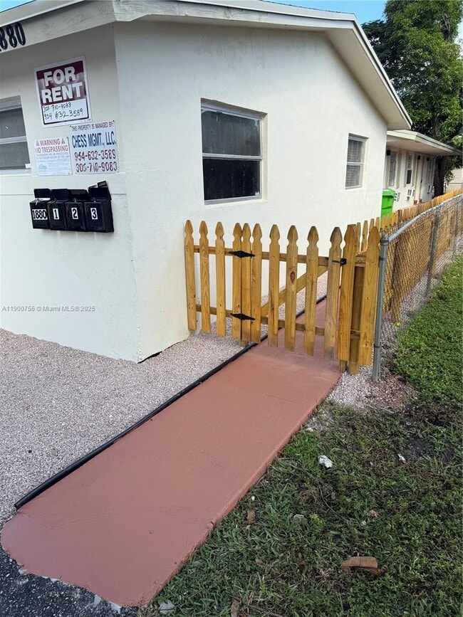 Photo - 1880 NW 59th Wy Unidad 3
