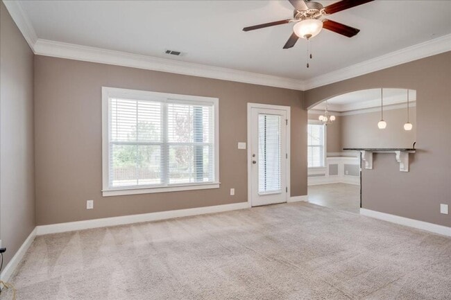 Photo - 262 Crown Heights Way