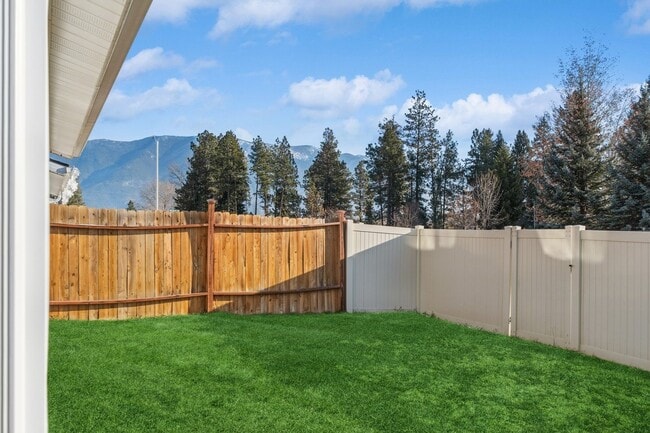 Photo - Adorable 3 bedroom. 2.5 bathTownhome in Columbia Falls