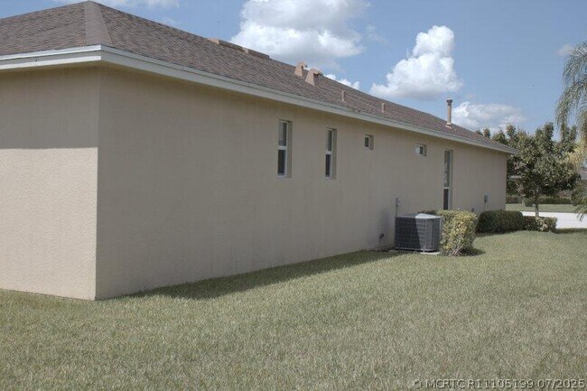 Photo - 10298 SW Silverberry Ct