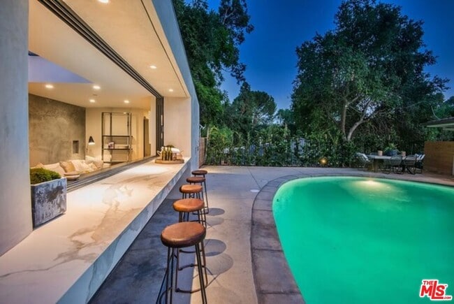 Photo - 16957 Mooncrest Dr