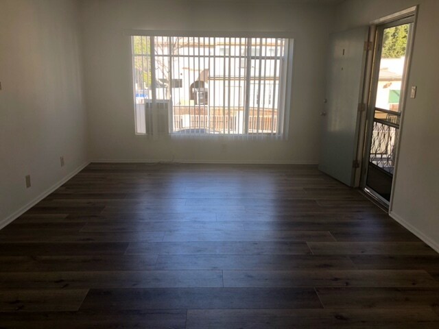 Photo - 7520 Romaine St