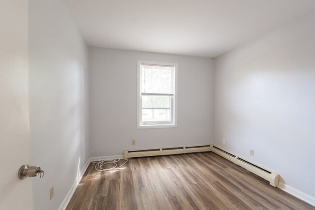 288 Duane Ave Unit 1