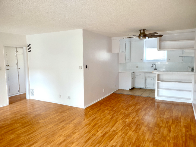 Photo - 125 N Kingsley Dr Apartment Unit 106