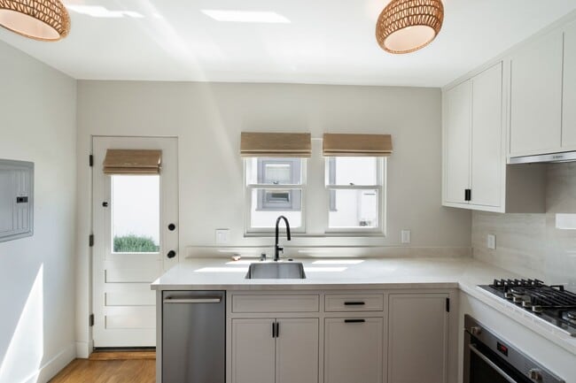 Photo - Beautiful 1 bed / 1 bath bungalow-style apartment now available! Unit 2545