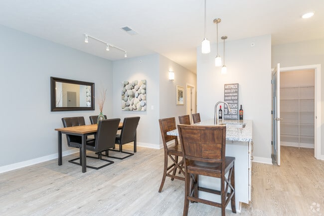 2 BR, 2 BA - 1133 SF