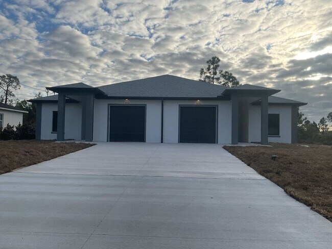 Building Photo - 475 Linden Ave S