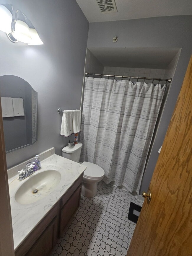 Photo - 520 N Milwaukee Ave