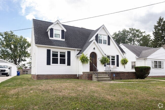 Building Photo - 15101 Schuyler Ave Rental