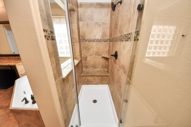 Photo - 9427 Sapphire Bay Ln