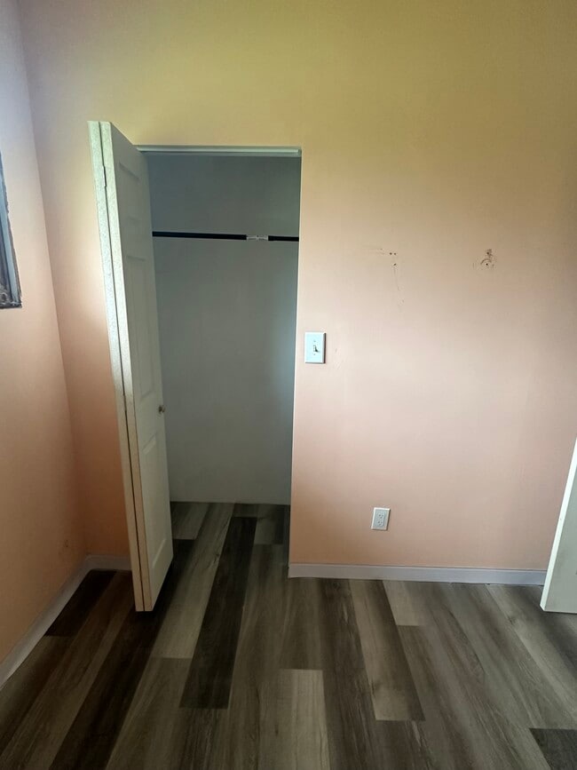 Building Photo - 5454 N River Rd Rental