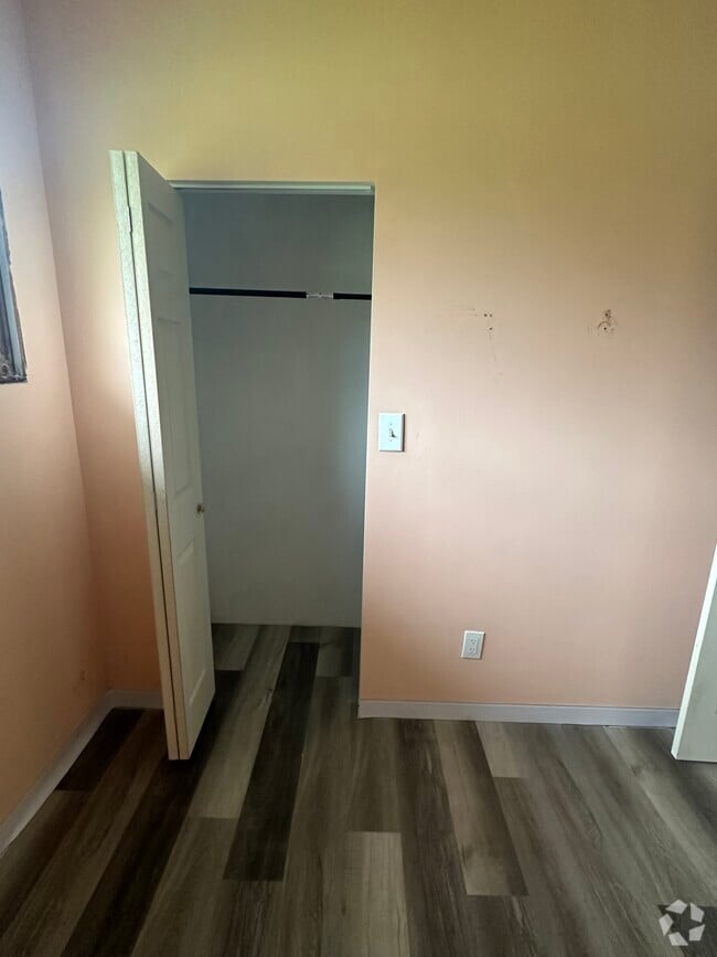 Building Photo - 5454 N River Rd Rental