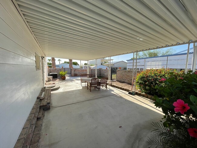 Partially Furnished Manufactured Home on its own Large Corner Lot! *No HOA* - Partially Furnished Manufactured Home on its own Large Corner Lot! *No HOA*