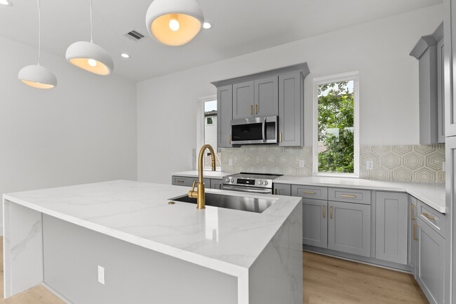 Photo - 3112 Live Oak St