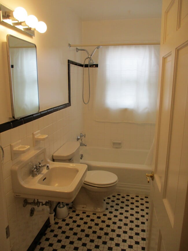 Photo - 2721 Brownsboro Rd Unit 2