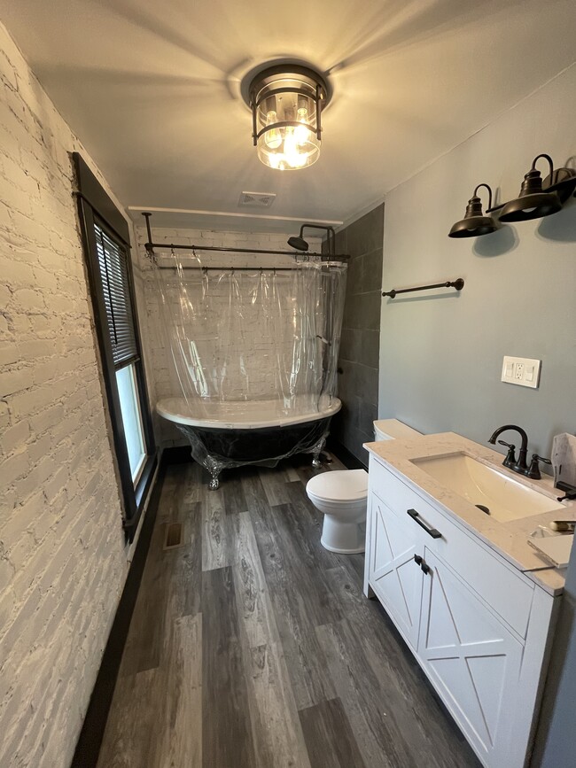 Photo - 272 S Green St