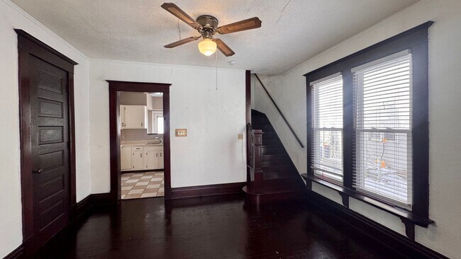 Photo - 633 Livingston Ave NE Unit North