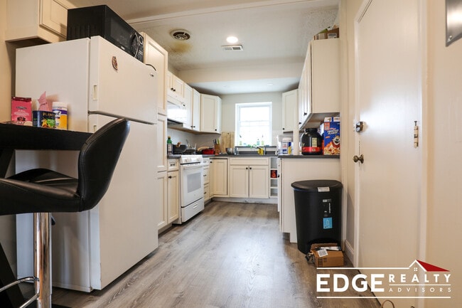 Photo - 178 Lake Shore Rd Unit 1