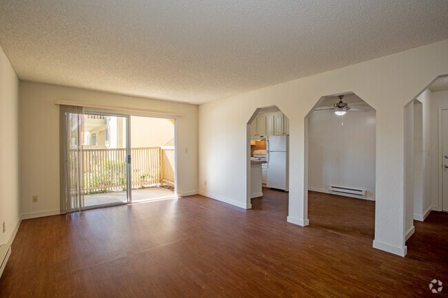2BR, 1BA - 973SF