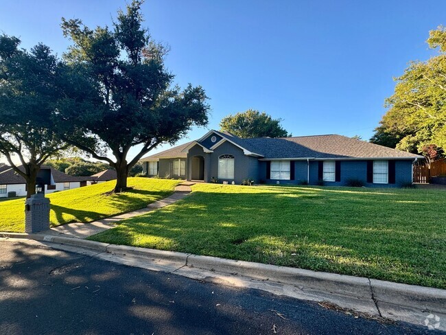 Building Photo - Beautiful 4BR / 3BA Home In Woodway