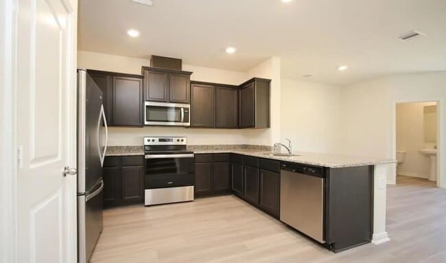 Photo - 549 Bains St