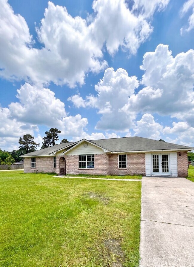 Photo - RATE DROP ALERT (was $2100/month) and MOVE-IN SPECIAL: $500 OFF 1ST MONTH'S RENT!**