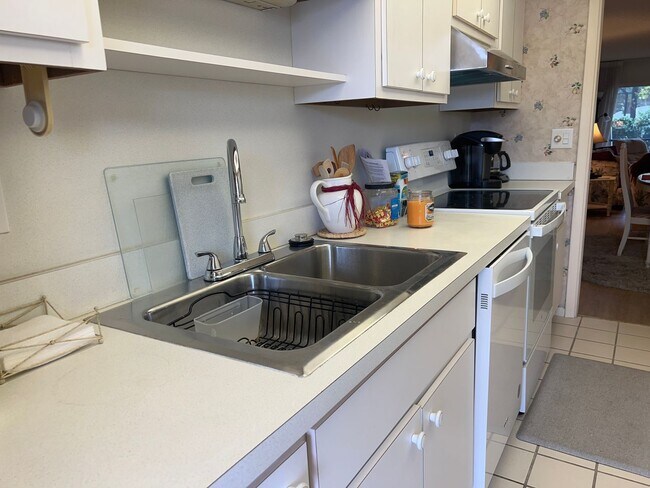 Photo - 2BR/2BA Ground Level Condo in Venice Ave C...
