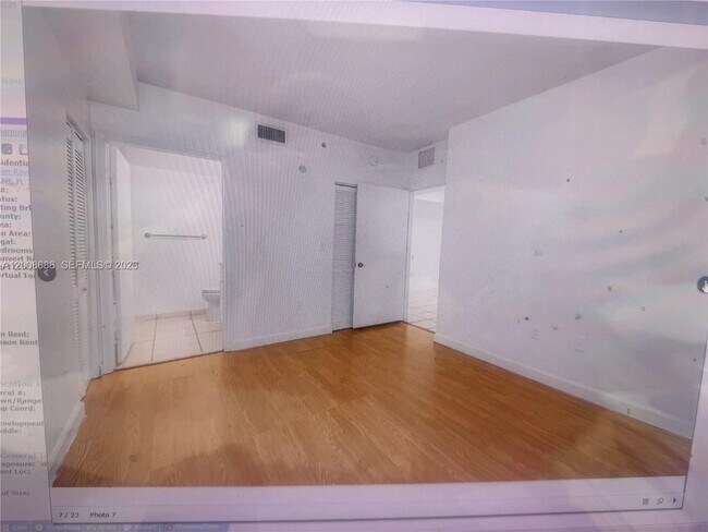 Building Photo - 1 Glen Royal Pkwy Unit 1405