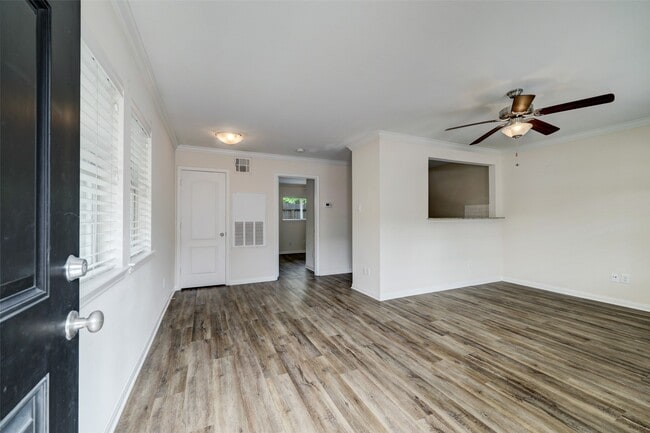 Building Photo - 427 W 16th St