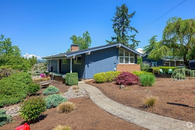 Building Photo - 4 Bed / 3 Bath in the Hallinan Neighborhood Rental