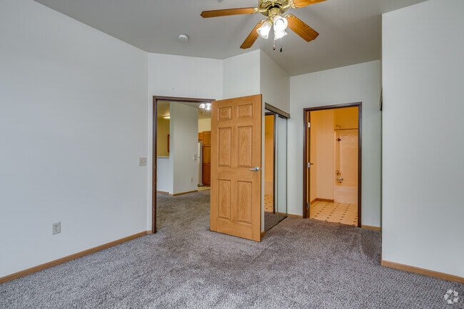 2BR, 2BA - 991SF - Bed