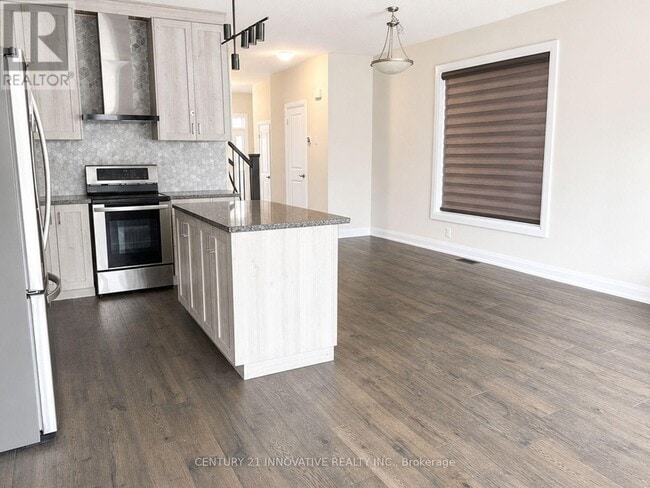 Photo - 209 Sedgewood St
