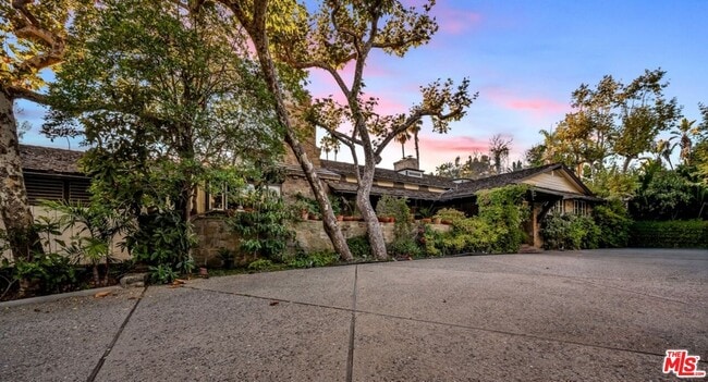 Building Photo - 829 Whittier Dr