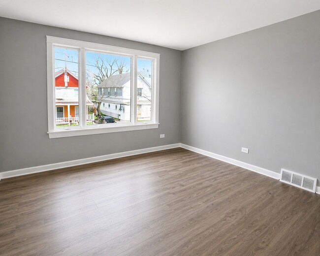 Photo - 1117 E 9th St Unit 2