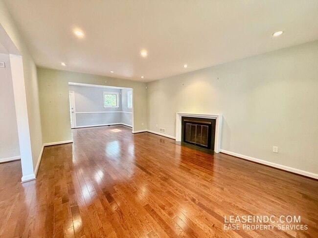 Photo - 4439 Springdale St NW