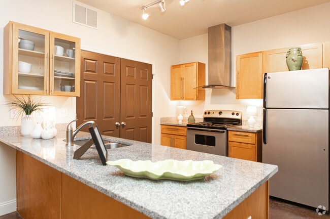 2BR, 2BA - 1080SF