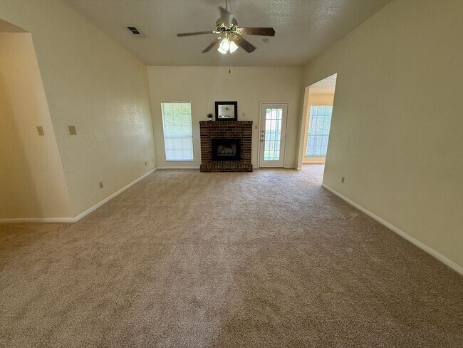 Photo - 1815 Diana Ln