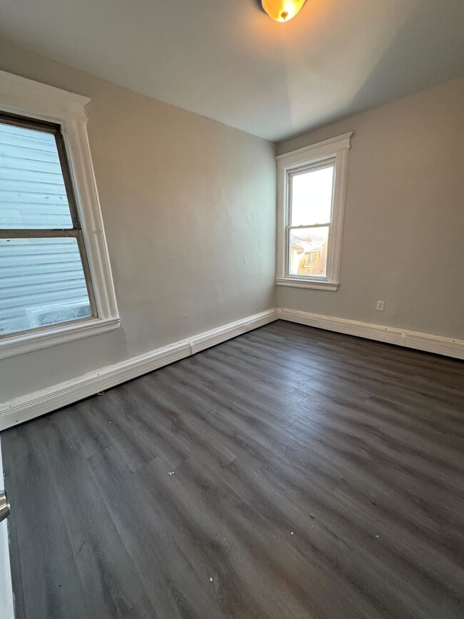 Photo - 75 Pierce St