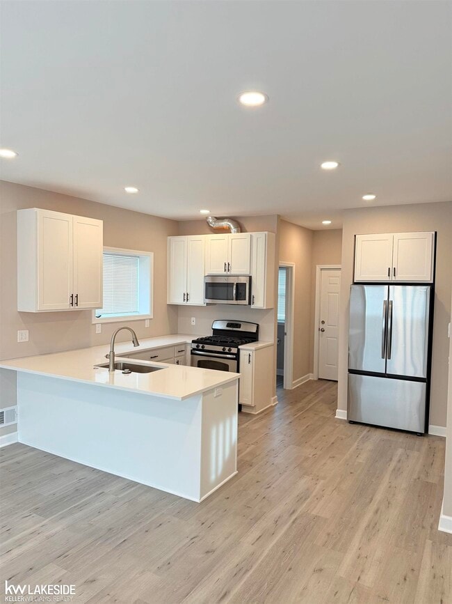 Photo - 22001 Lakeview St