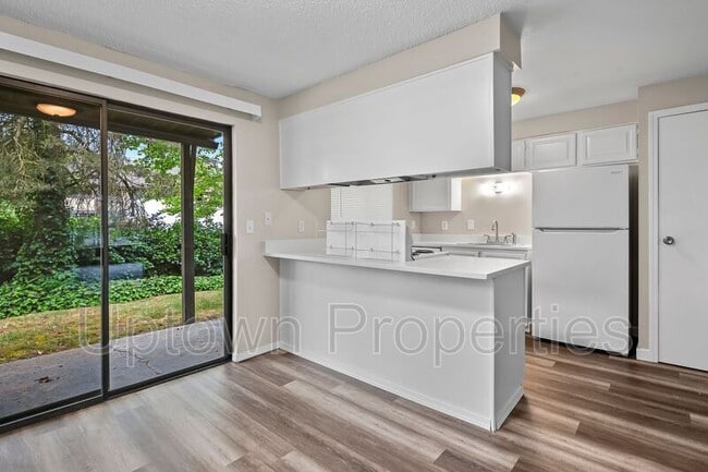 Building Photo - 5660 SW 180th Ave