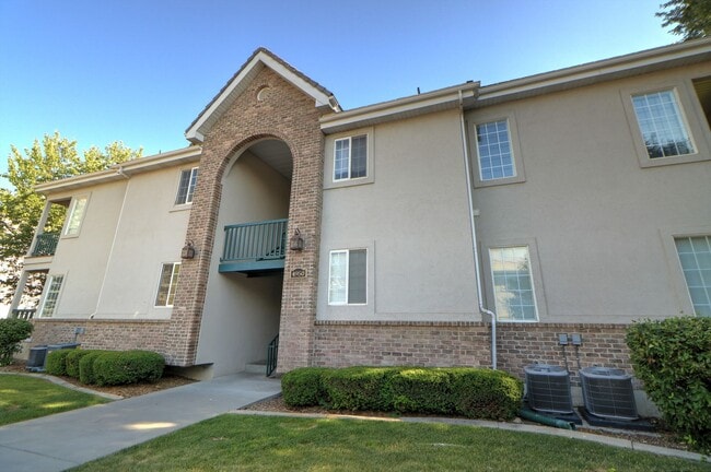 Building Photo - 2 Bedroom 2 Bathroom Rental